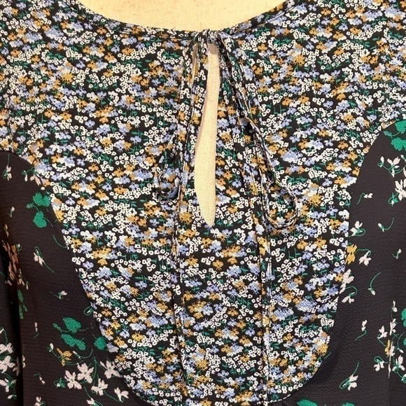 Ann Taylor Women’s Peasant S/S Flutter Navy Floral Blouse Size-M EUC - Picture 3 of 10